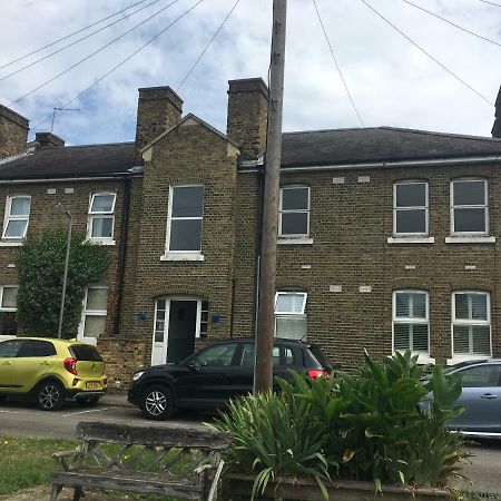 Отель Heathfield Sq Лондон Экстерьер фото