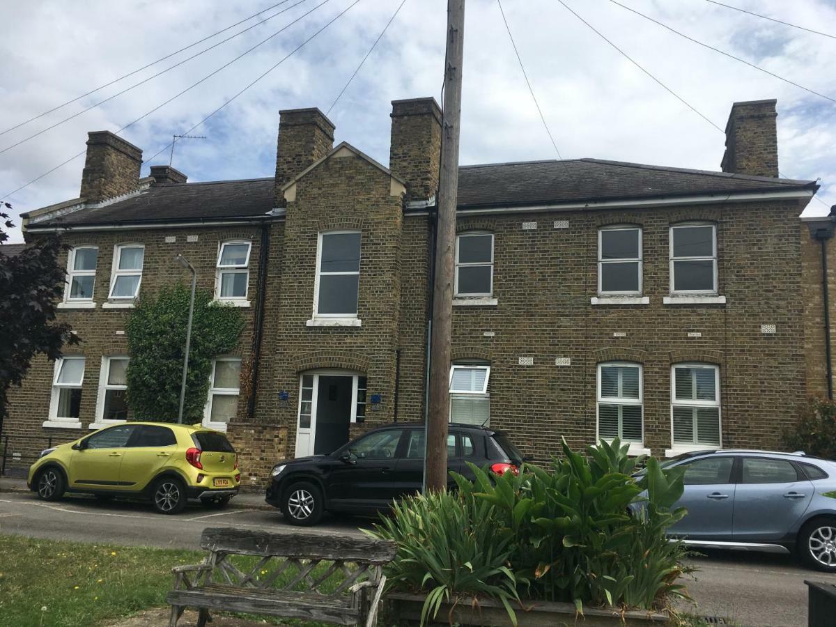 Отель Heathfield Sq Лондон Экстерьер фото